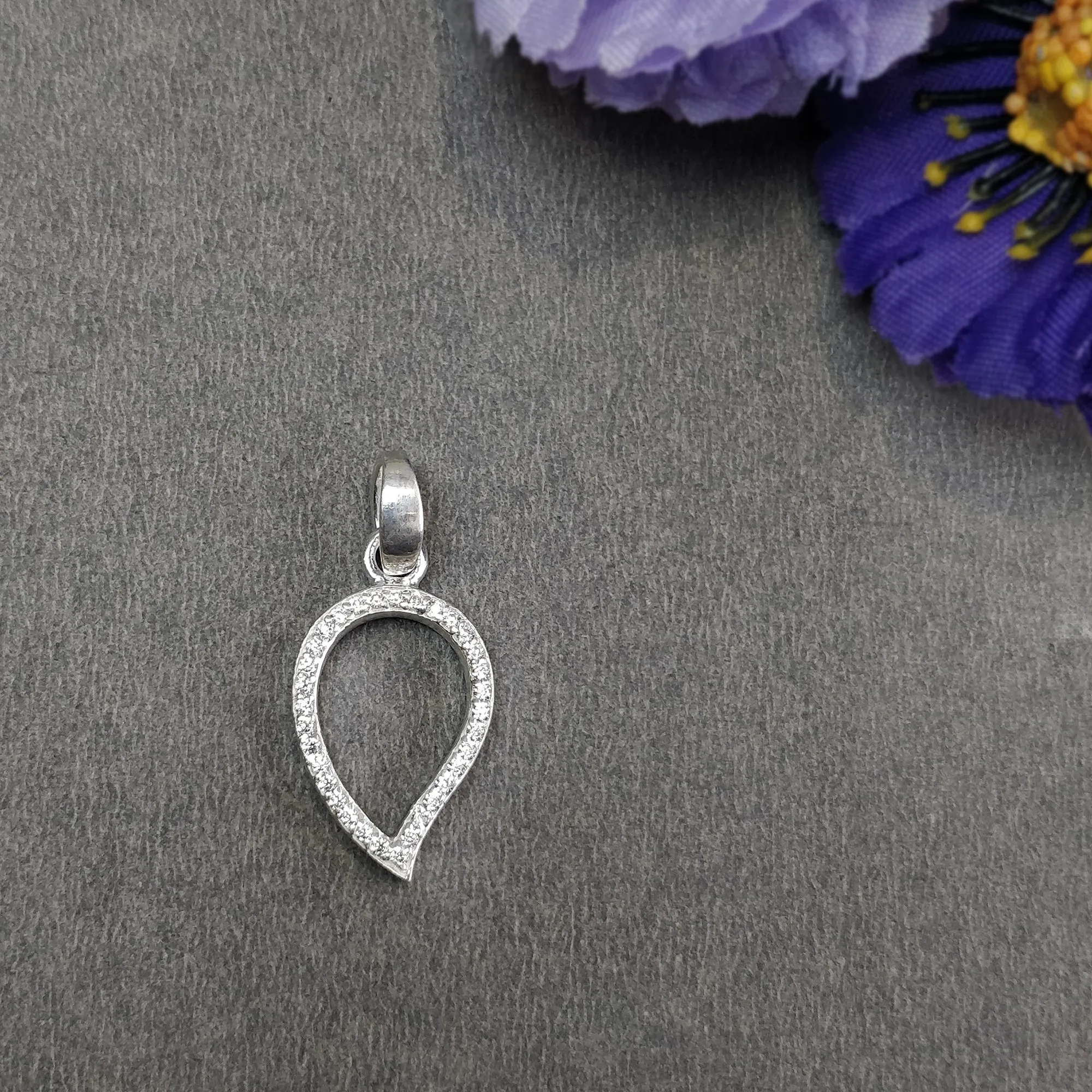 CUBIC ZIRCONIA With 925 Sterling Silver Pendant : 2.90gms(Approx) Fashion Small Thick Leaf Pendant 1.24" Gift For Her