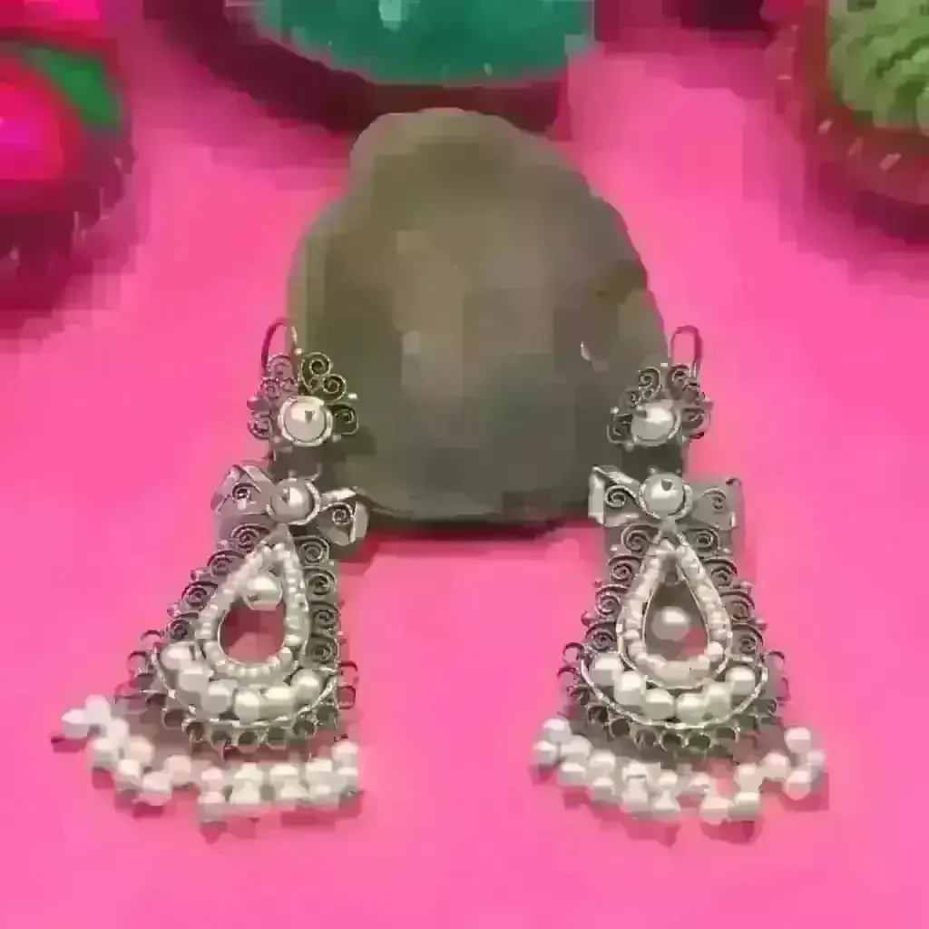 Oaxacan vintage Silver filigree earrings with pearls, circa 1940