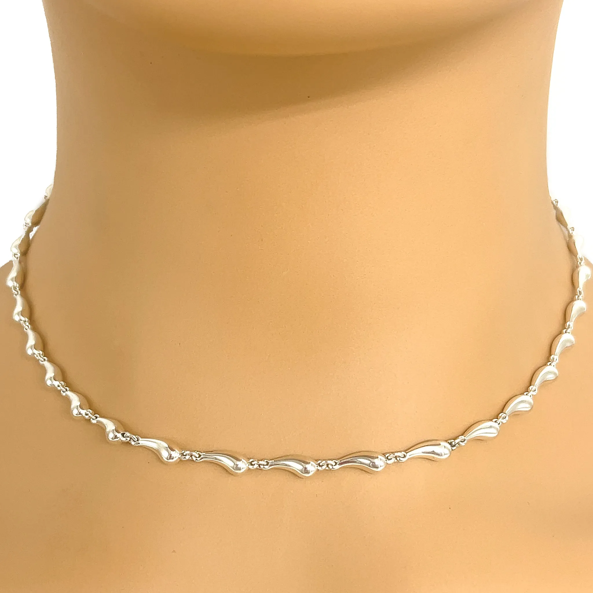 Tiffany &  Co. Elsa Peretti Mini Teardrop Necklace in Sterling Silver