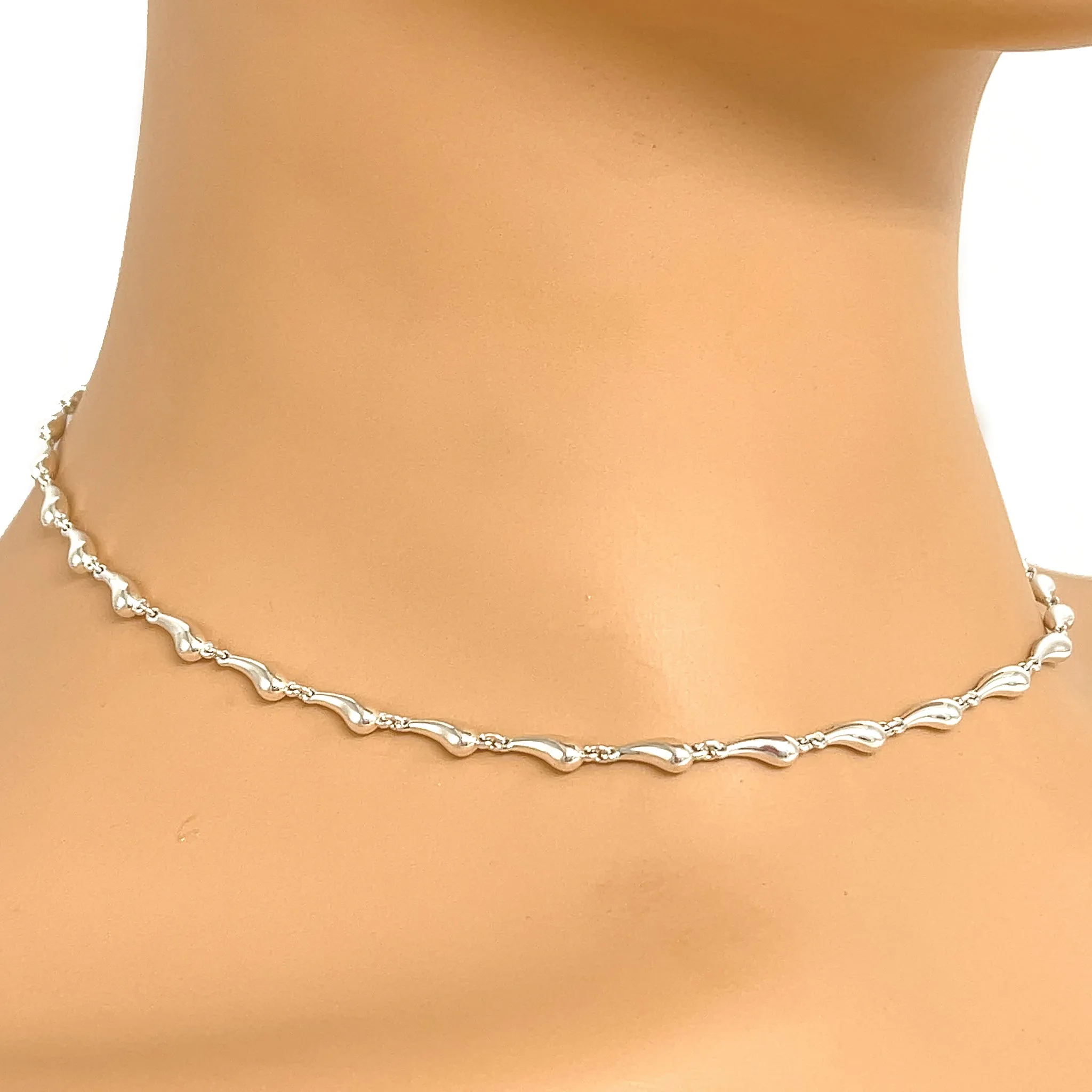 Tiffany &  Co. Elsa Peretti Mini Teardrop Necklace in Sterling Silver