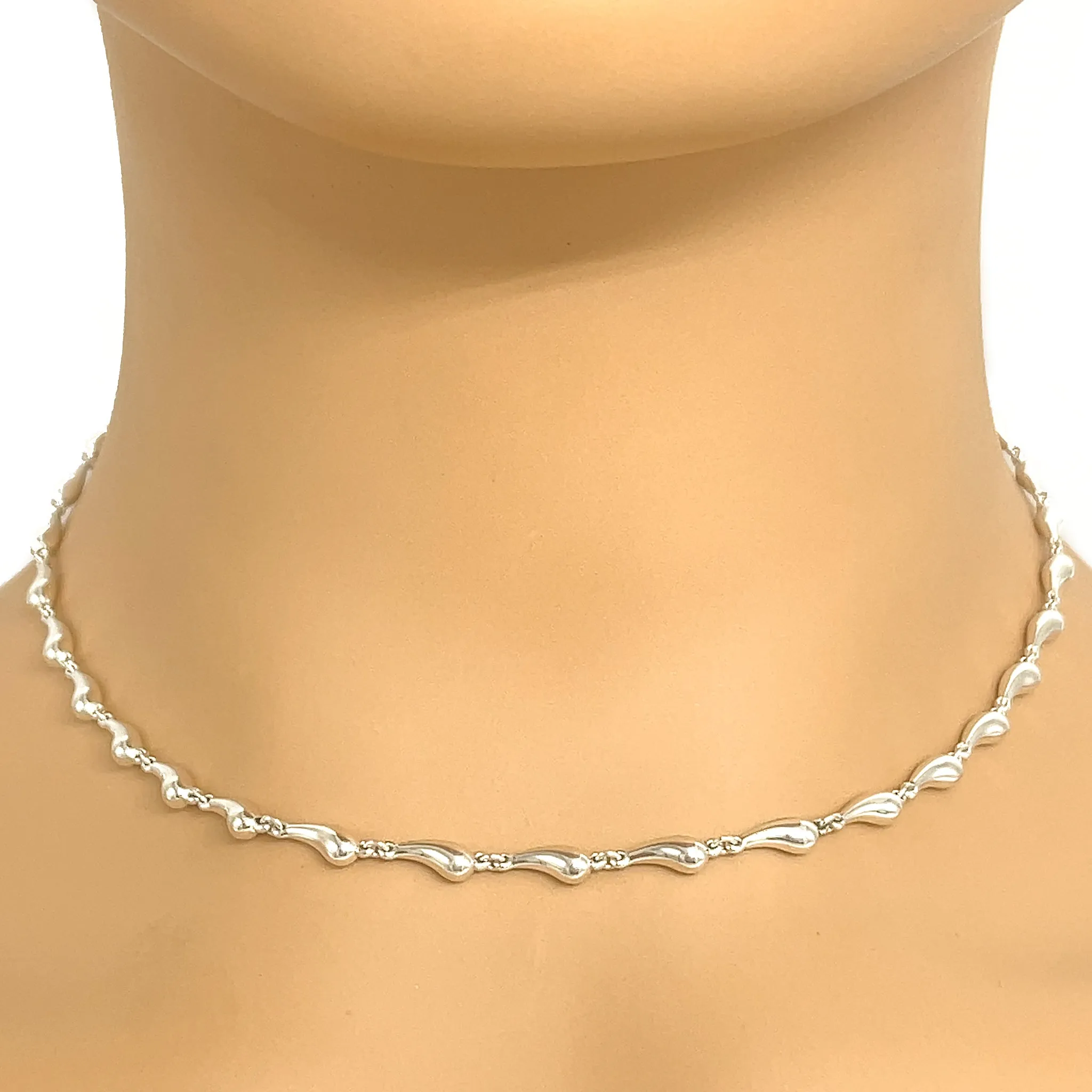 Tiffany &  Co. Elsa Peretti Mini Teardrop Necklace in Sterling Silver